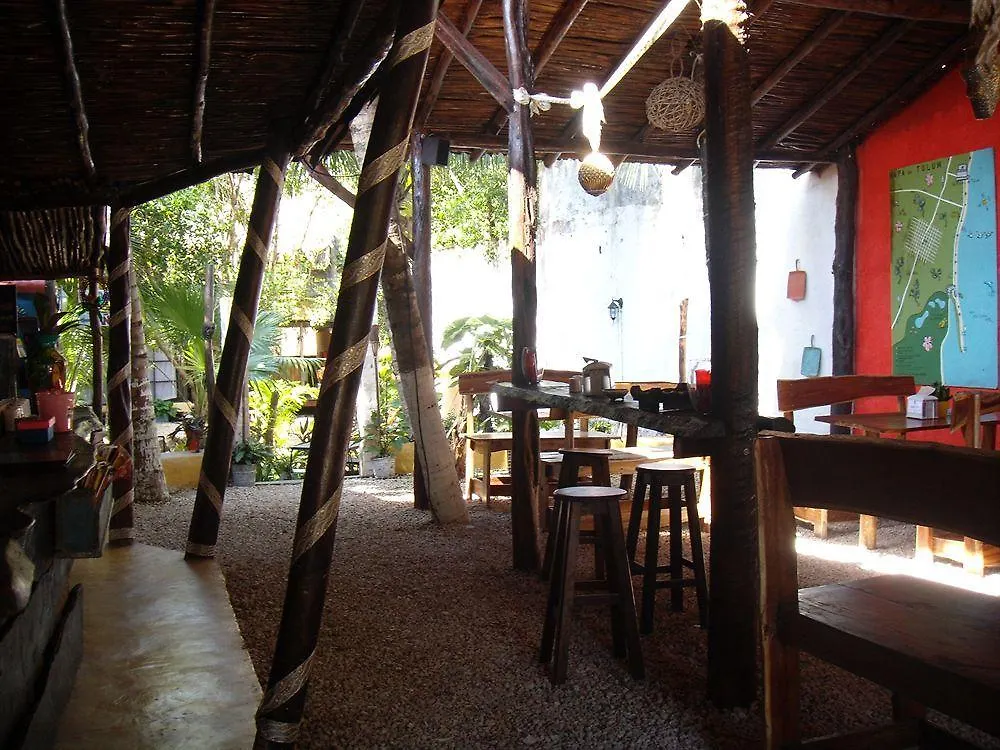 Tunich Bed and Breakfast Τουλούμ